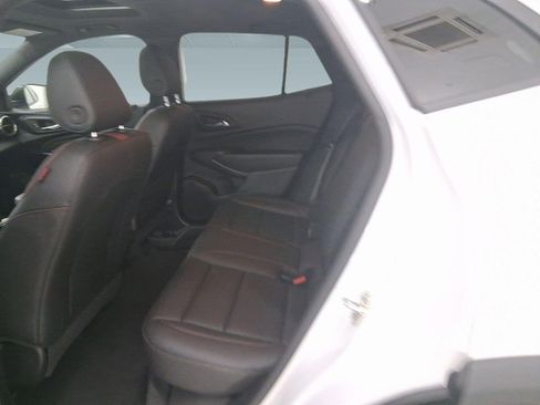 Used 2025 Chevrolet Trax RS w/ Sunroof Package image 11