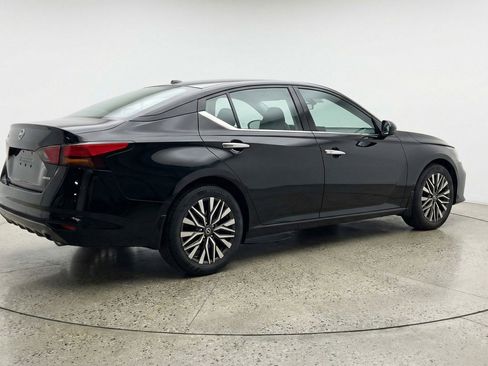 Used 2025 Nissan Altima 2.5 SV FWD image 9