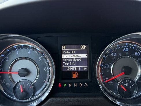 Used 2013 Chrysler Town & Country Touring FWD image 11