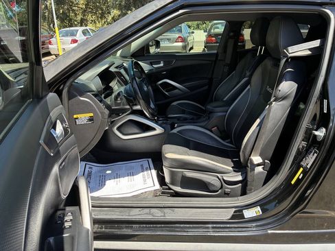 Used 2013 Hyundai Veloster Turbo FWD image 3
