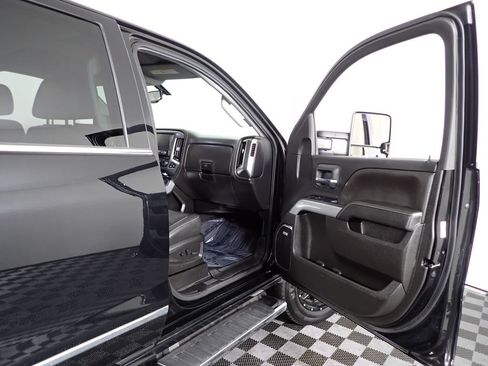 Used 2019 Chevrolet Silverado 2500 LTZ w/ Duramax Plus Package AWD/4WD image 39