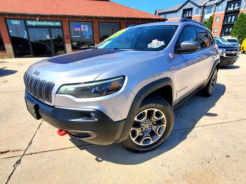 Used 2020 Jeep Cherokee Trailhawk image 3
