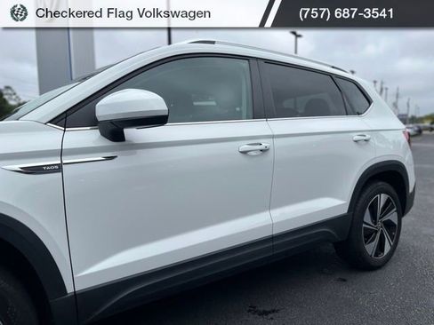 Used 2023 Volkswagen Taos SE AWD/4WD image 3