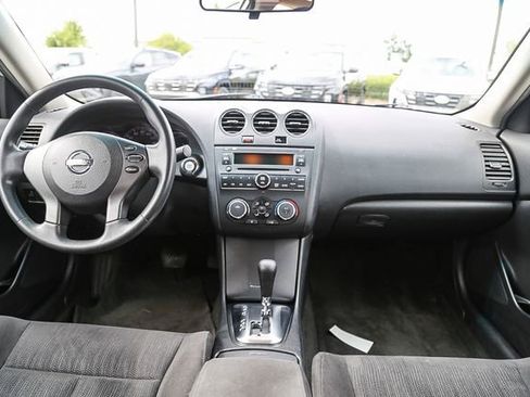 Used 2010 Nissan Altima 2.5 S FWD image 13