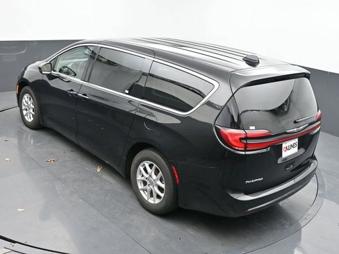 Used 2023 Chrysler Pacifica Touring-L image 40