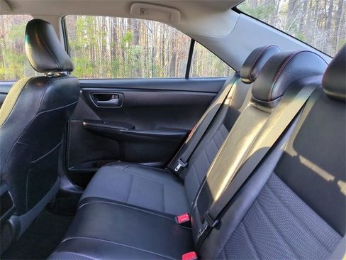 Used 2017 Toyota Camry SE image 13