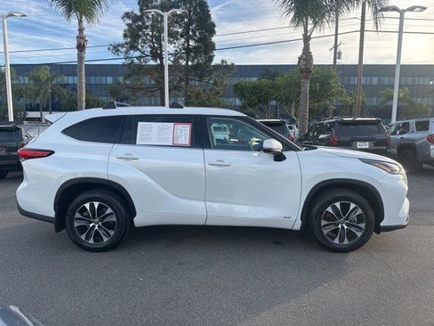 Used 2022 Toyota Highlander XLE image 8