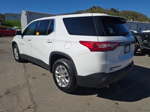 Used 2021 Chevrolet Traverse LT w/ LPO, Blackout Package image 6