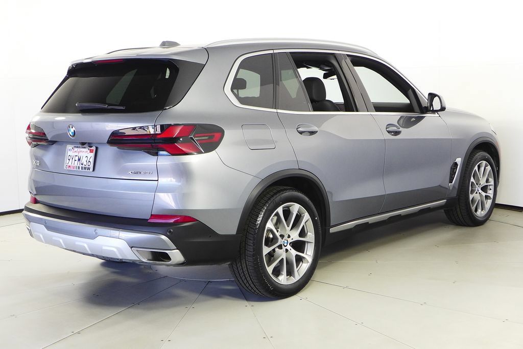 Certified 2024 BMW X5 xDrive40i w/ Parking Assistance Package AWD/4WD image 7