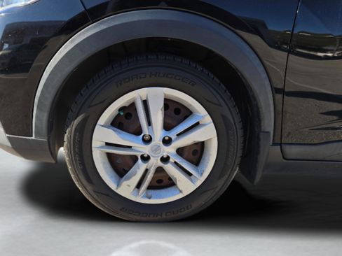 Used 2018 Nissan Kicks S image 12