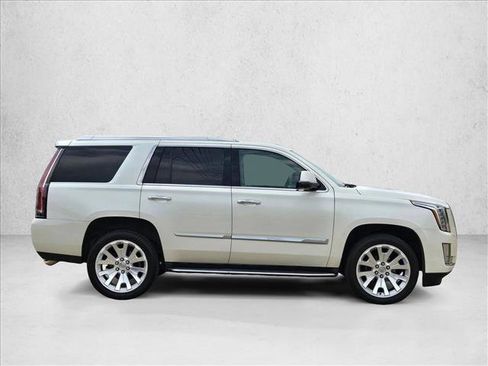 Used 2015 Cadillac Escalade Luxury RWD image 4