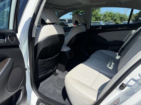 Used 2014 Kia Cadenza Premium w/ Technology Package FWD image 10