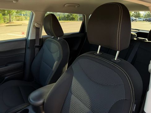 Used 2014 Kia Soul + FWD image 12