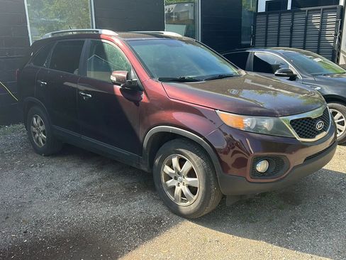 Used 2013 Kia Sorento LX w/ Convenience Pkg FWD image 3
