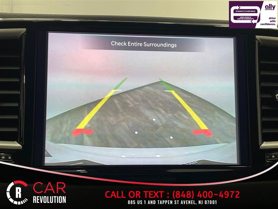 Used 2023 Chrysler Pacifica Touring-L FWD image 23