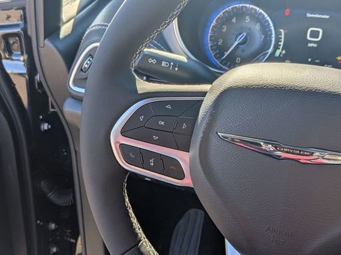 New 2026 Chrysler Pacifica Limited w/ Uconnect Theater Family Group image 15