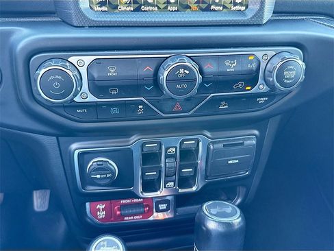 Used 2022 Jeep Wrangler Unlimited Rubicon 4xe image 17