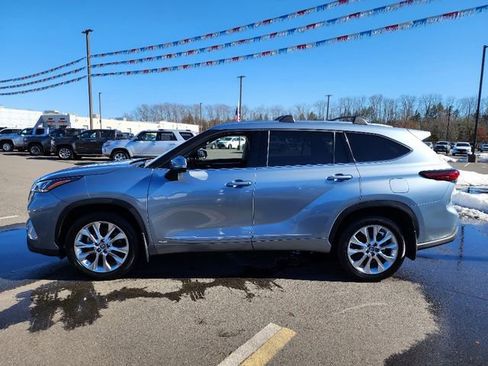 Used 2023 Toyota Highlander Limited image 4