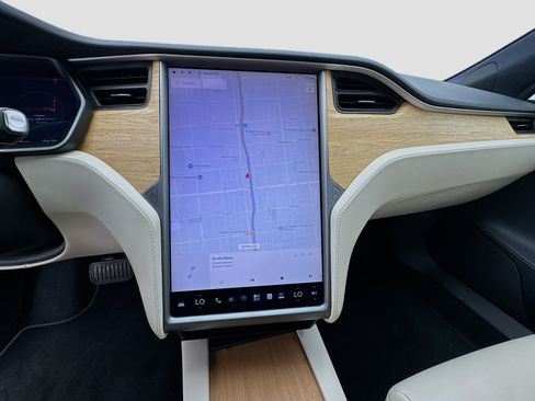 Used 2020 Tesla Model S Long Range AWD/4WD image 9