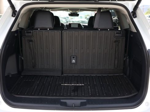 Used 2024 Toyota Highlander XLE image 16