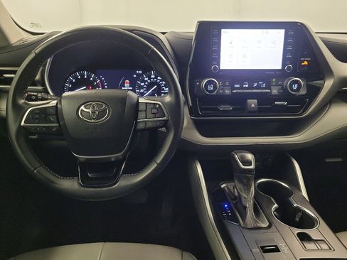 Used 2021 Toyota Highlander XLE image 22