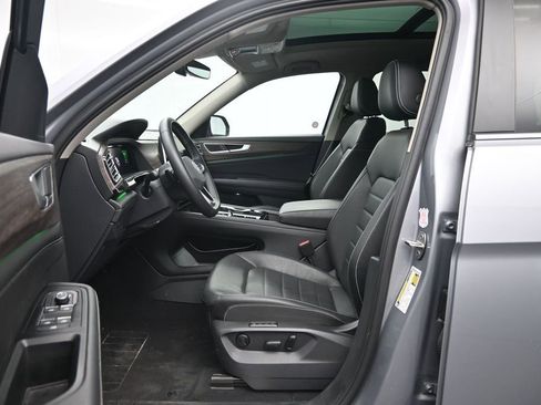Used 2025 Volkswagen Atlas SEL AWD/4WD image 20