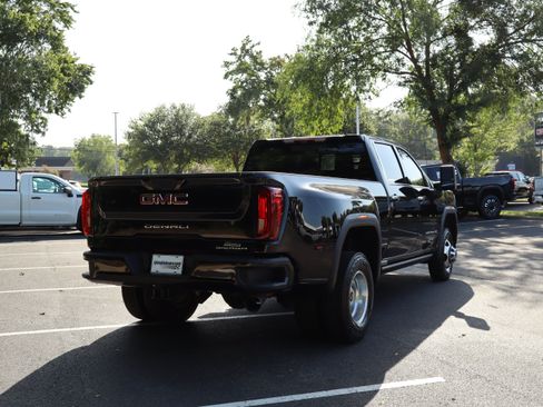 Used 2023 GMC Sierra 3500 Denali w/ Denali Ultimate Package AWD/4WD image 3