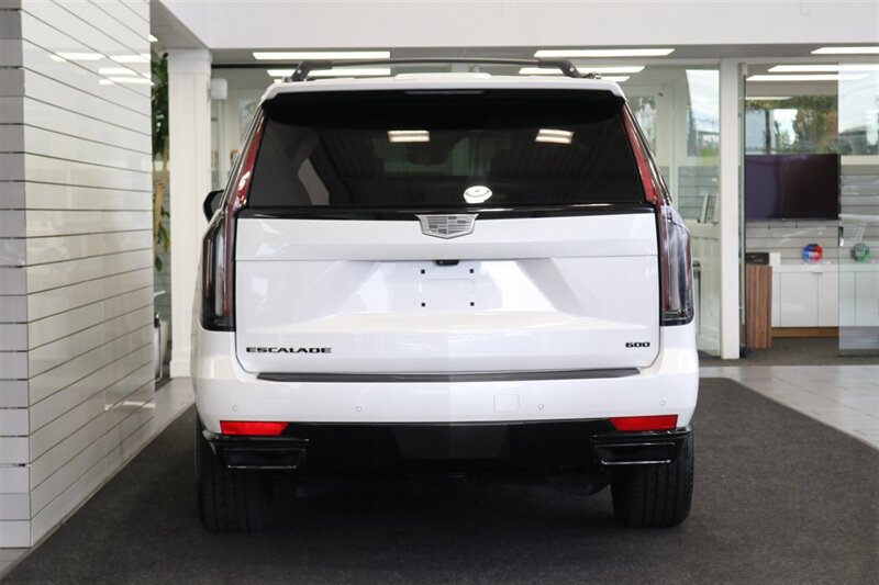 Used 2024 Cadillac Escalade Sport Platinum w/ LPO, ONYX Package AWD/4WD image 9
