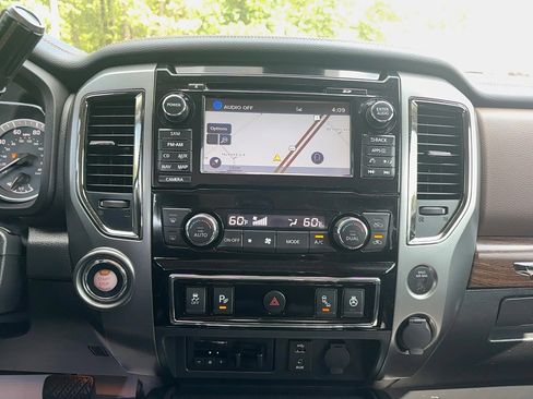 Used 2017 Nissan Titan Platinum Reserve RWD image 13
