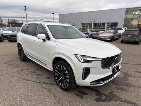 Used 2025 Volvo XC90 B5 Plus image 3