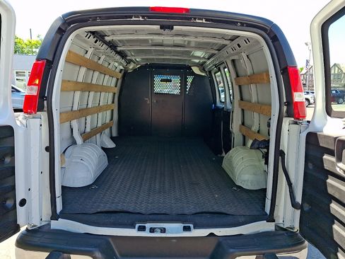Certified 2024 GMC Savana 2500 w/ Driver Convenience Package RWD image 29