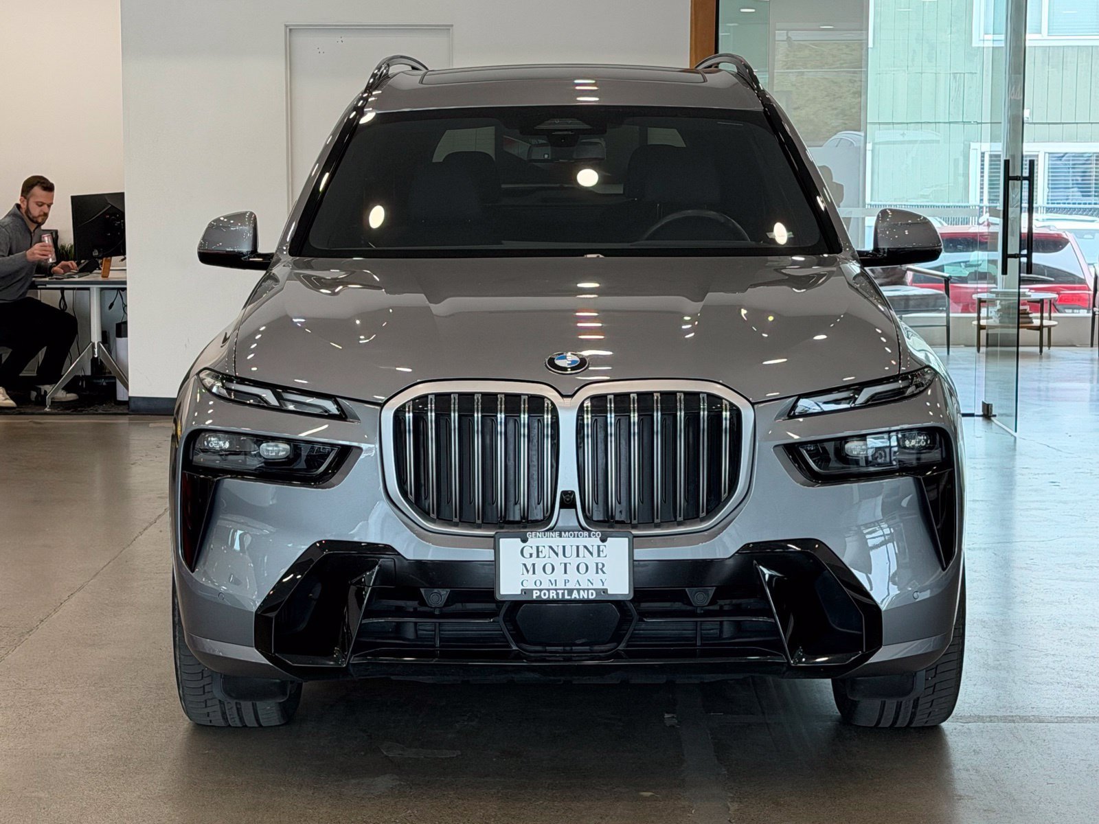 Used 2023 BMW X7 xDrive40i w/ M Sport Package AWD/4WD image 2
