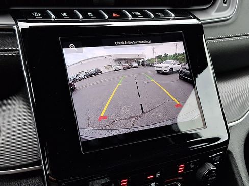 Certified 2025 Jeep Grand Cherokee Altitude AWD/4WD image 19