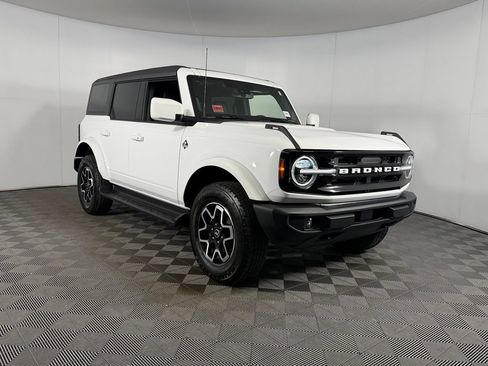 Used 2025 Ford Bronco Outer Banks AWD/4WD image 5