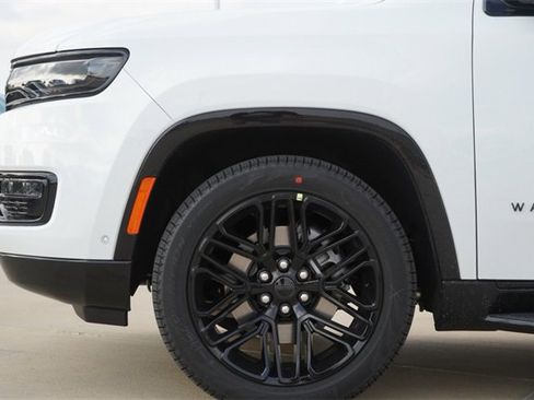 New 2025 Jeep Wagoneer L Series II w/ Premium Group I image 5