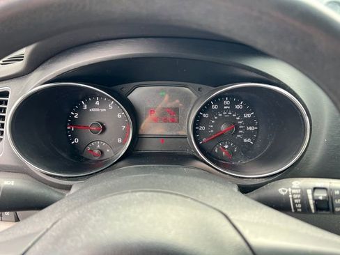 Used 2016 Kia Sedona LX w/ LX Convenience Package image 18