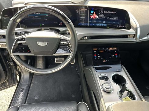 Certified 2026 Cadillac Vistiq Platinum AWD/4WD image 10