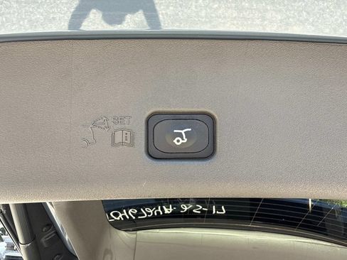 Certified 2025 Lincoln Nautilus Reserve AWD/4WD image 12