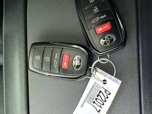 Used 2024 Toyota Highlander XLE image 31