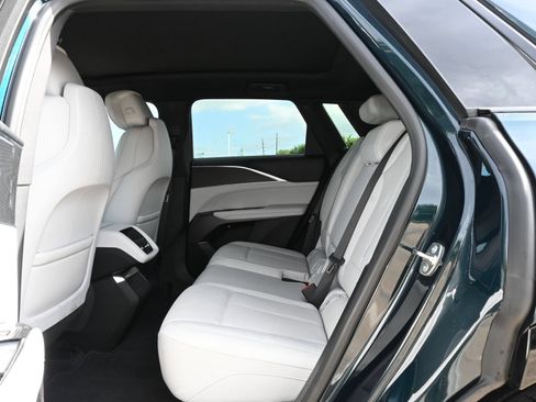 Used 2024 Cadillac Lyriq Luxury RWD image 21