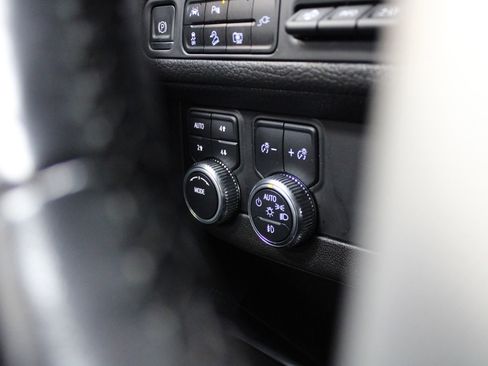 Used 2022 GMC Yukon XL Denali AWD/4WD image 37