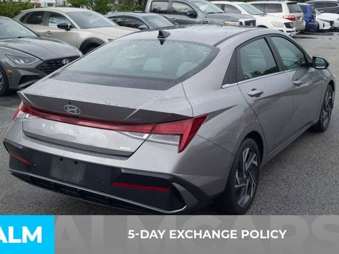 Used 2024 Hyundai Elantra Limited image 3