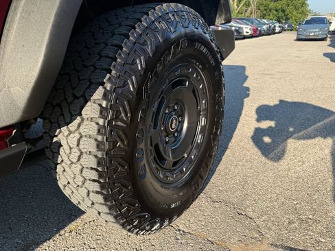 Used 2025 Ford Bronco Badlands AWD/4WD image 13