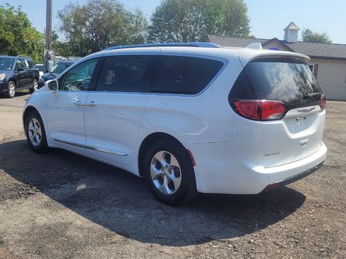 Used 2017 Chrysler Pacifica Touring-L Plus image 6