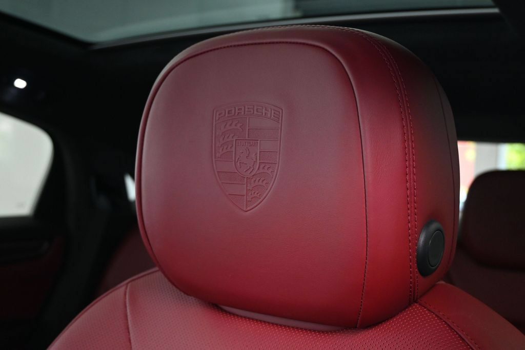 Used 2023 Porsche Cayenne GTS AWD/4WD image 17