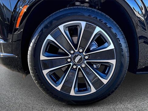 Used 2026 Cadillac Vistiq Sport image 31