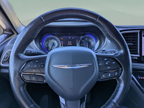 Used 2021 Chrysler Pacifica Touring-L w/ Uconnect Theater Family Group image 30