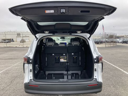 Certified 2026 Toyota Sienna XLE image 21