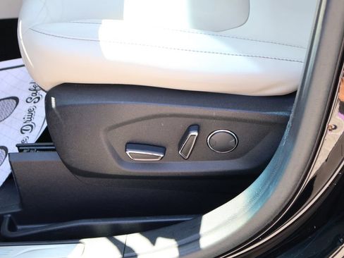 Used 2017 Ford Edge Titanium w/ Technology Package AWD/4WD image 23