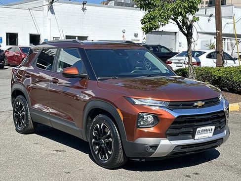 Used 2021 Chevrolet TrailBlazer LT FWD image 1